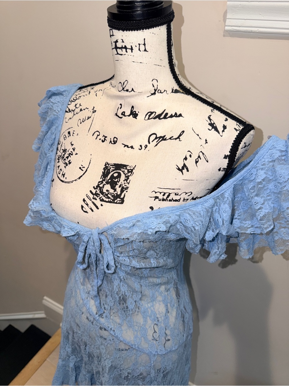 Kimchi Blue Light Blue Lace Asymmetrical Dress size M - Picture 5 of 6